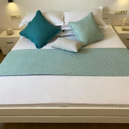 Borealis-Apartment With A Sea View Apartman Mimice