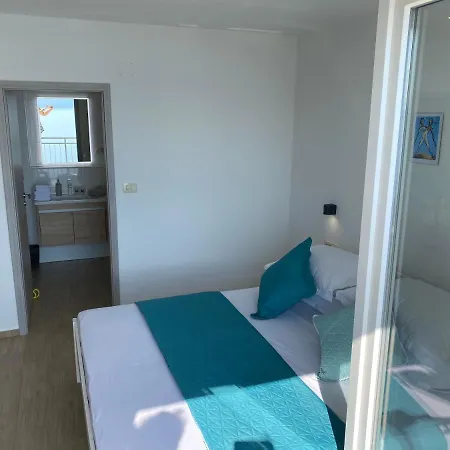 Borealis-Apartment With A Sea View Mimice